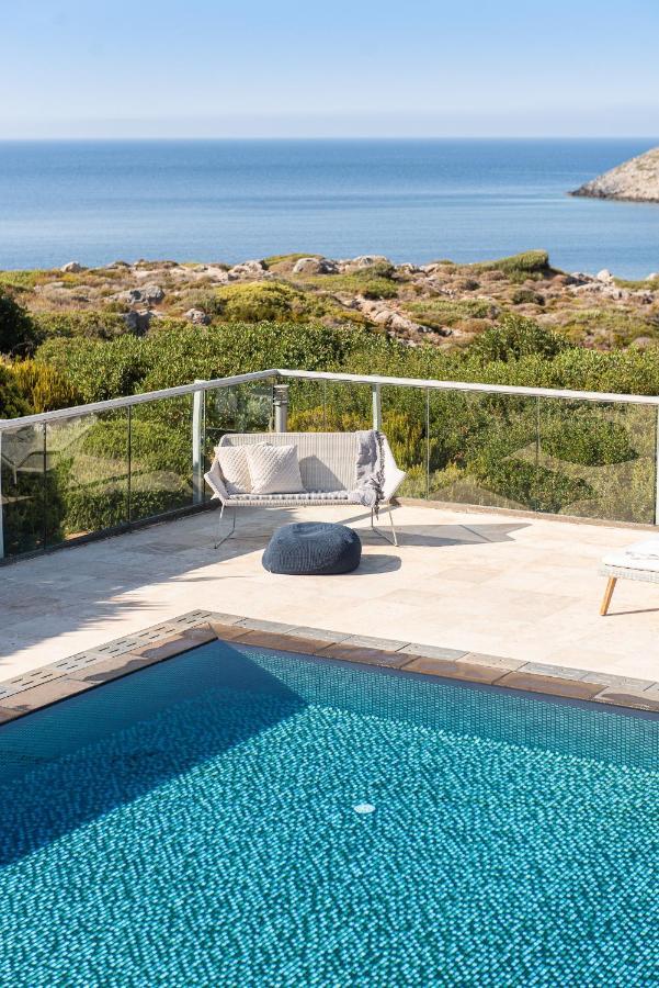 Magnifique Villa Avec Piscine Au Bord De Mer Chorafakia Buitenkant foto