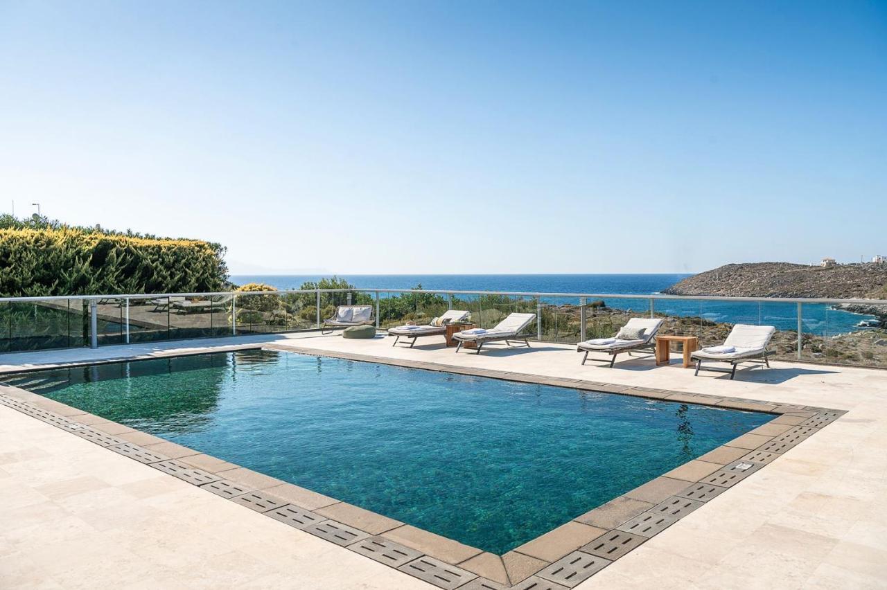 Magnifique Villa Avec Piscine Au Bord De Mer Chorafakia Buitenkant foto