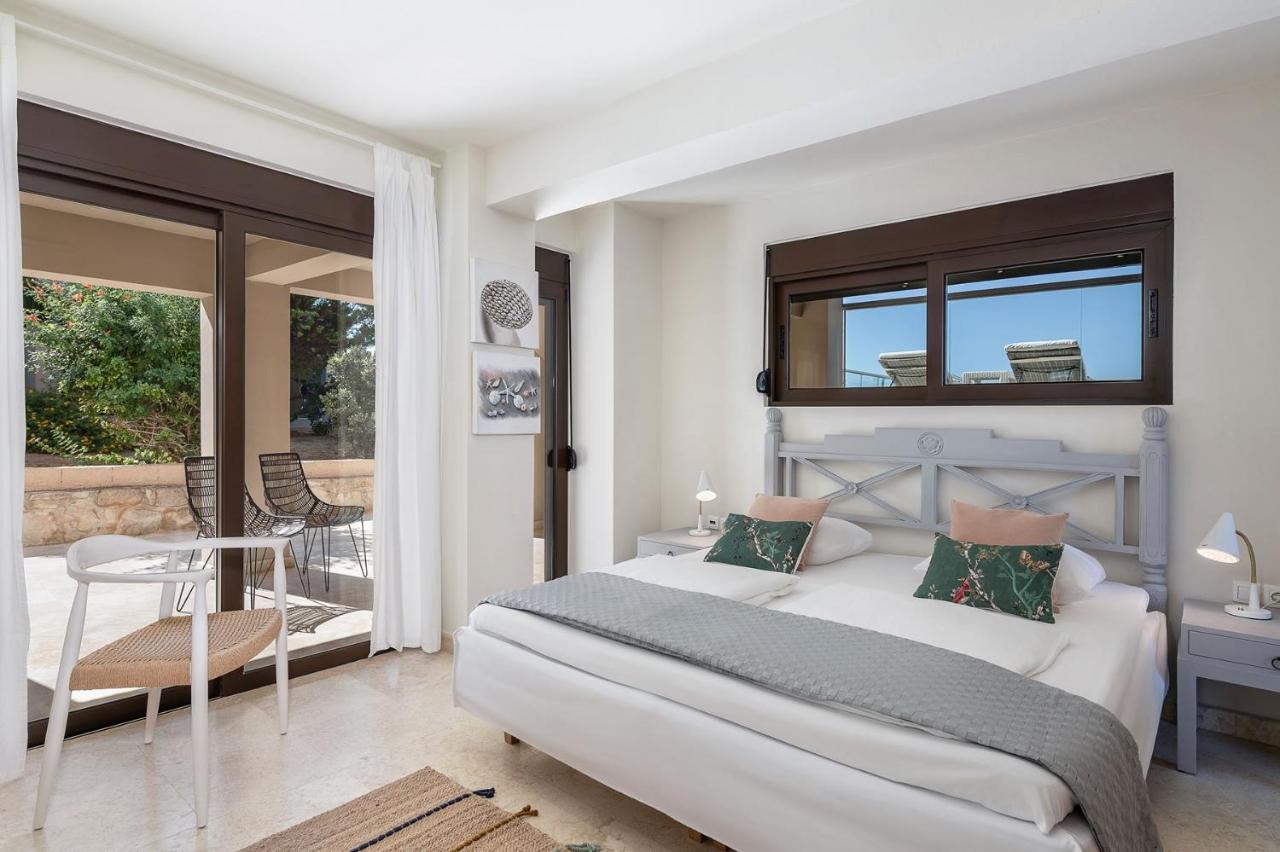 Magnifique Villa Avec Piscine Au Bord De Mer Chorafakia Buitenkant foto